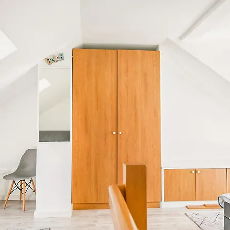 Apartment 1 Bedroom Cozy In *